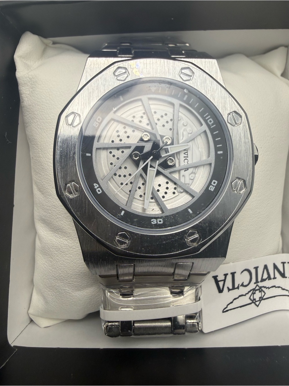 Invicta Speedway Rim Men’s Watch (Model 69487) 42mm
